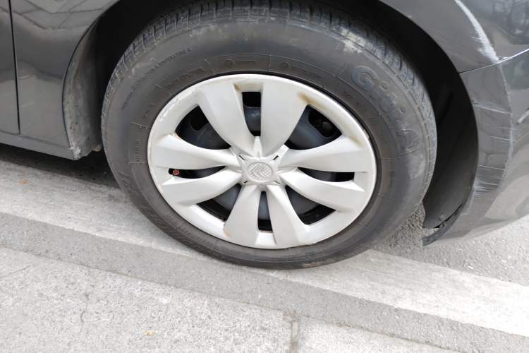Used Citroen Elysee 2015 Zhishang Edition 1.6L Manual Fashion Model Right Front Wheel Hub
