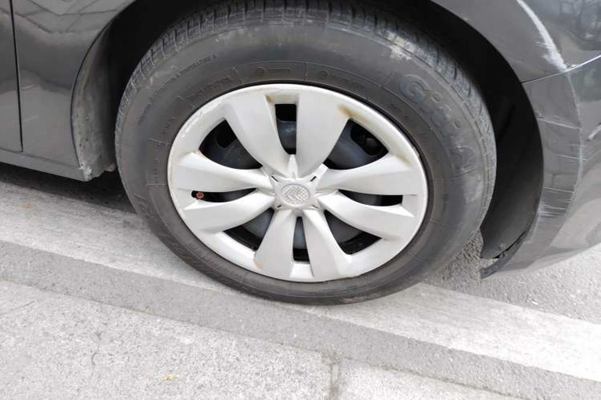 Used Citroen Elysee 2015 Zhishang Edition 1.6L Manual Fashion Model Right Front Wheel Hub