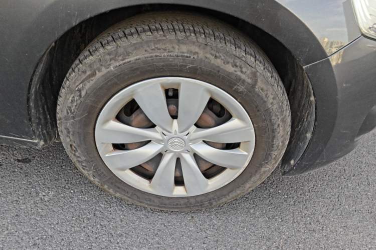 Used Citroen Elysee 2015 Zhishang Edition 1.6L Manual Fashion Model Right Front Wheel Hub