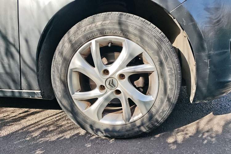 Used Citroen Elysee 2015 Zhishang Edition 1.6L Manual Fashion Model Right Front Wheel Hub
