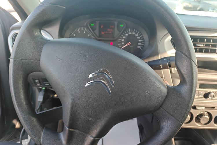 Used Citroen Elysee 2015 Qishang Edition 1.6L Automatic Fashion Model Steering Wheel