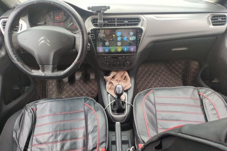 Used Citroen Elysee 2015 Zhishang Edition 1.6L Manual Fashion Model Center Console