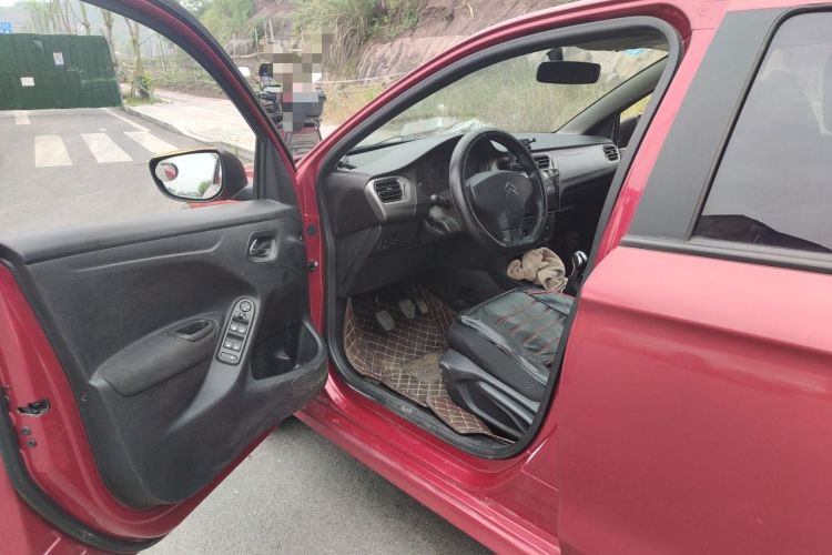 Used Citroen Elysee 2015 Zhishang Edition 1.6L Manual Fashion Model Driver Seat