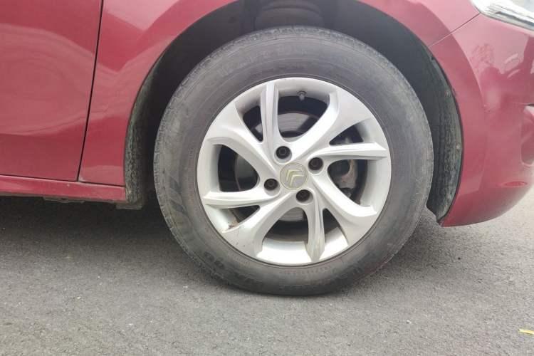 Used Citroen Elysee 2015 Zhishang Edition 1.6L Manual Fashion Model Right Front Wheel Hub