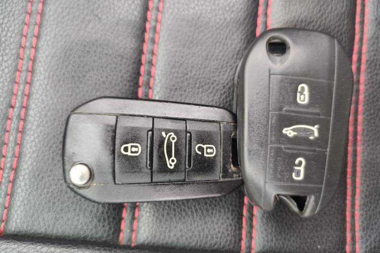 Used Citroen Elysee 2015 Zhishang Edition 1.6L Manual Fashion Model Vehicle Key