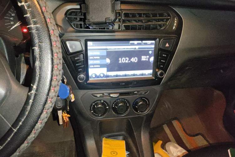 Used Citroen Elysee 2015 Zhishang Edition 1.6L Manual Fashion Model Audio And AC Panel