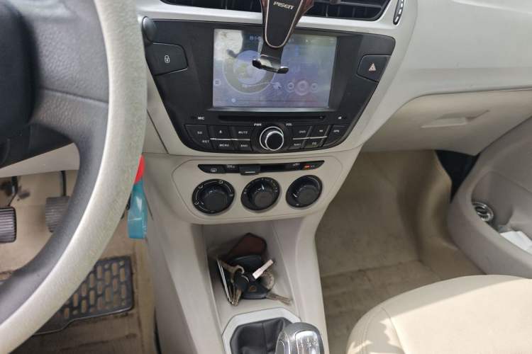 Used Citroen Elysee 2015 Zhishang Edition 1.6L Manual Fashion Model Audio And AC Panel