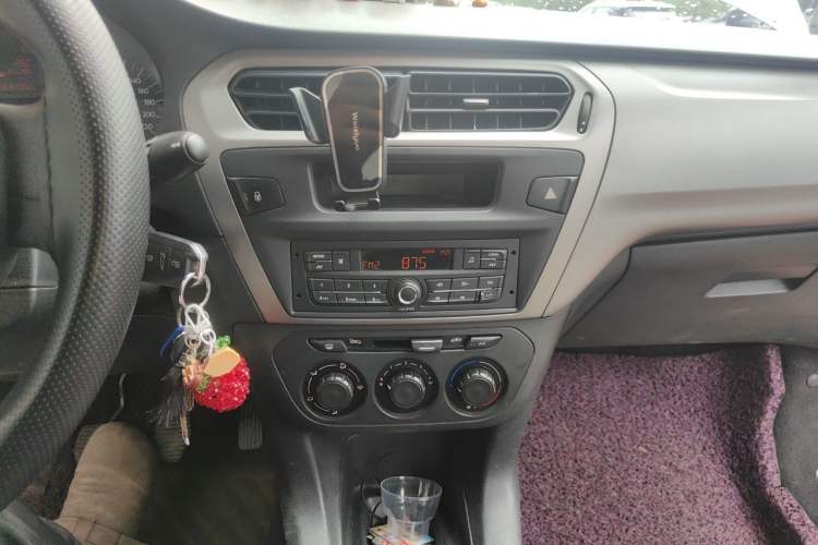 Used Citroen Elysee 2015 Zhishang Edition 1.6L Manual Fashion Model Audio And AC Panel