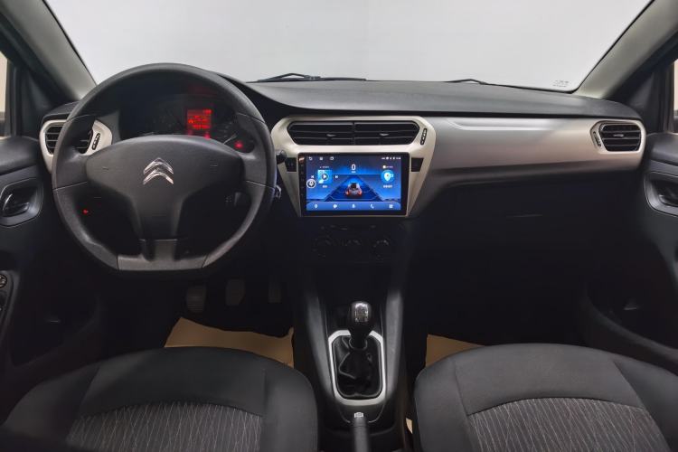 Used Citroen Elysee 2015 Zhishang Edition 1.6L Manual Fashion Model Center Console