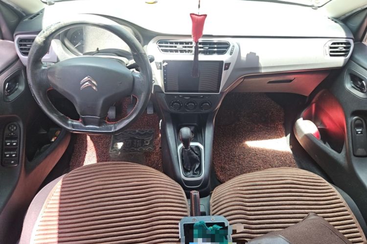 Used Citroen Elysee 2015 Zhishang Edition 1.6L Manual Fashion Model Center Console