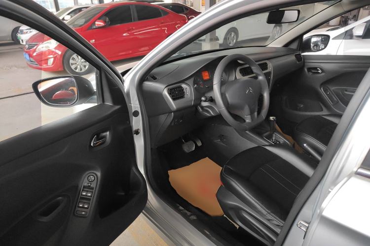 Used Citroen Elysee 2015 Qishang Edition 1.6L Automatic Fashion Model Driver Seat