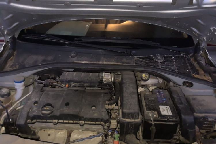 Used Citroen Elysee 2015 Zhishang Edition 1.6L Manual Fashion Model Engine Bay