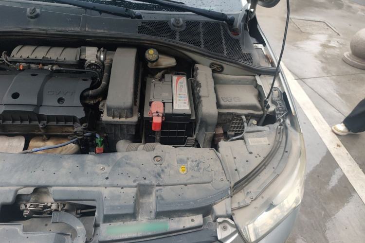 Used Citroen Elysee 2015 Zhishang Edition 1.6L Manual Fashion Model Engine Bay Left