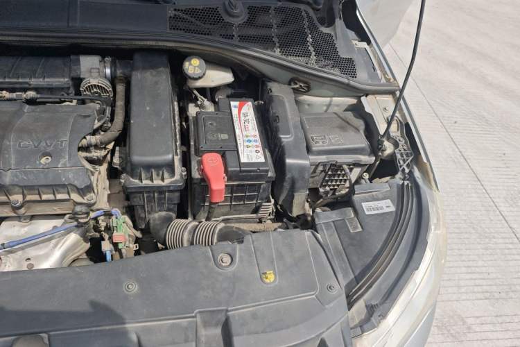 Used Citroen Elysee 2015 Zhishang Edition 1.6L Manual Fashion Model Engine Bay Left