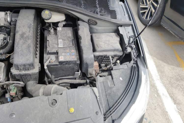 Used Citroen Elysee 2015 Qishang Edition 1.6L Automatic Fashion Model Engine Bay Left