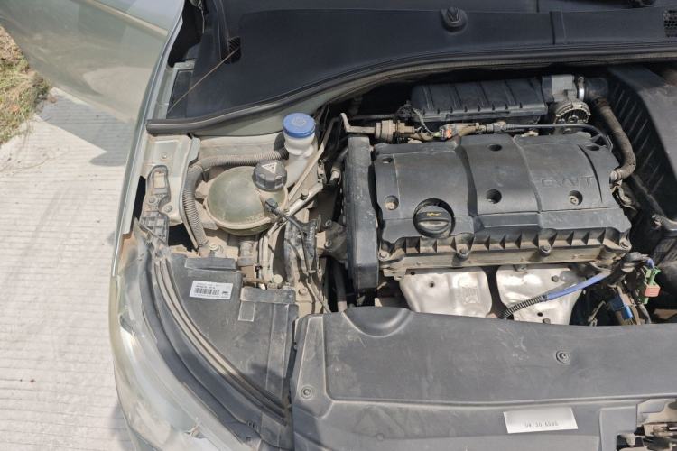 Used Citroen Elysee 2015 Zhishang Edition 1.6L Manual Fashion Model Engine Bay Right