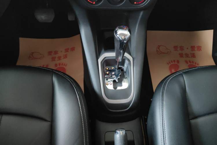Used Citroen Elysee 2015 Qishang Edition 1.6L Automatic Fashion Model Gear Lever