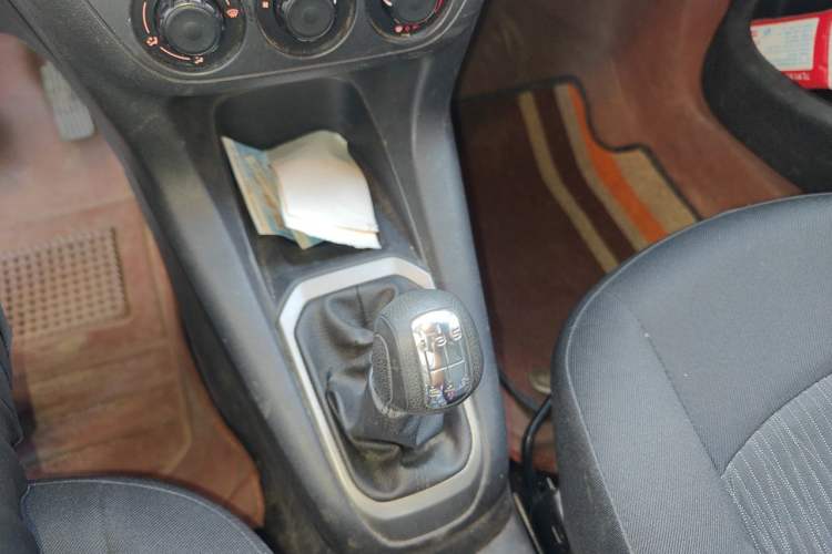 Used Citroen Elysee 2015 Zhishang Edition 1.6L Manual Fashion Model Gear Lever