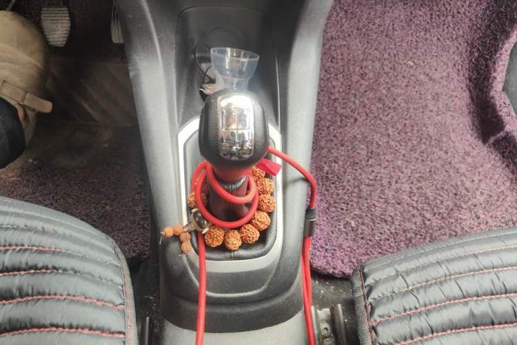 Used Citroen Elysee 2015 Zhishang Edition 1.6L Manual Fashion Model Gear Lever