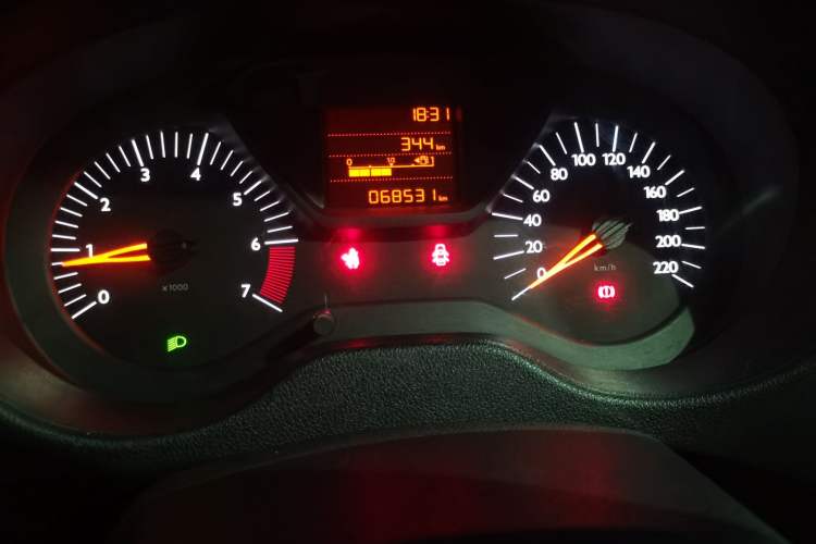 Used Citroen Elysee 2015 Zhishang Edition 1.6L Manual Fashion Model Instrument Cluster