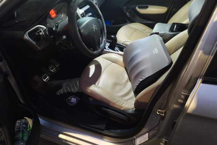Used Citroen Elysee 2015 Zhishang Edition 1.6L Manual Fashion Model Left Front Seat