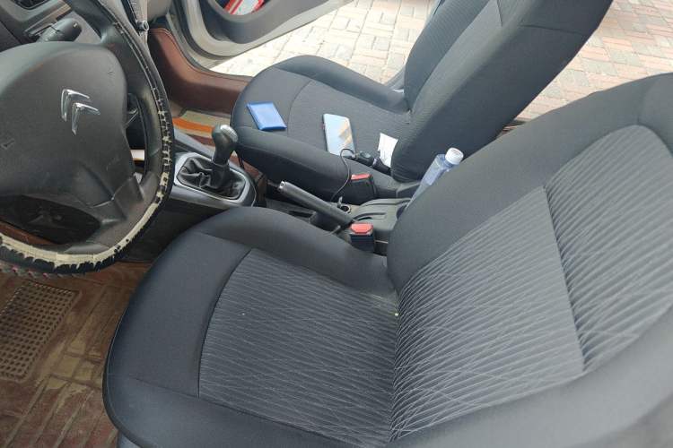 Used Citroen Elysee 2015 Zhishang Edition 1.6L Manual Fashion Model Left Front Seat