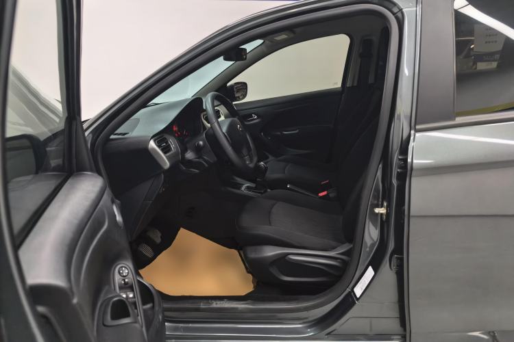 Used Citroen Elysee 2015 Zhishang Edition 1.6L Manual Fashion Model Left Front Seat