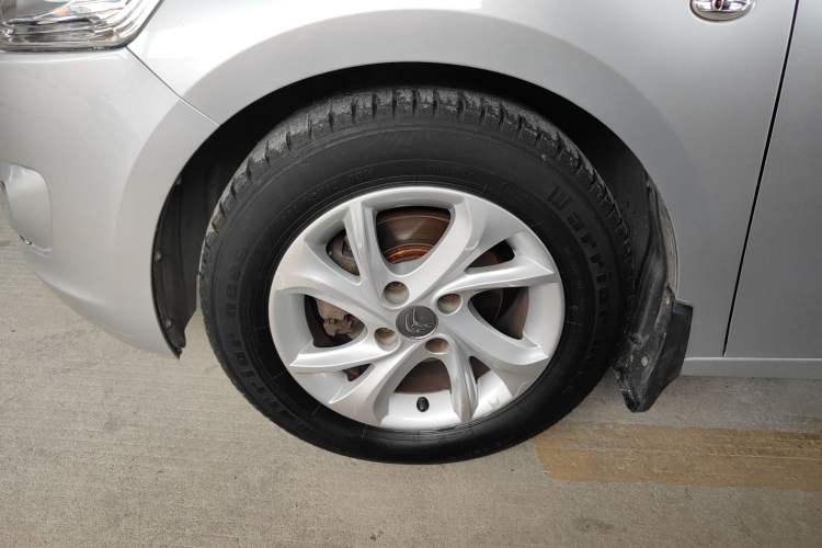 Used Citroen Elysee 2015 Qishang Edition 1.6L Automatic Fashion Model Left Front Wheel Hub