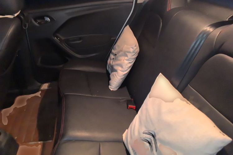 Used Citroen Elysee 2015 Zhishang Edition 1.6L Manual Fashion Model Left Rear Seat