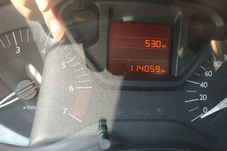 Used Citroen Elysee 2015 Qishang Edition 1.6L Automatic Fashion Model Odometer Close Up