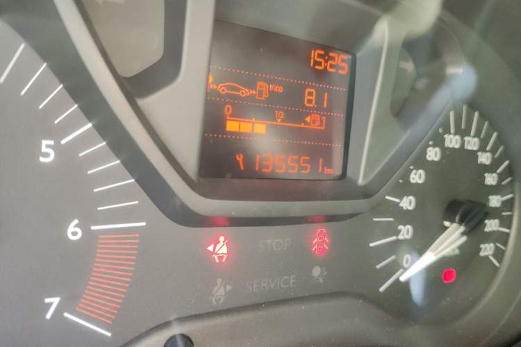 Used Citroen Elysee 2015 Zhishang Edition 1.6L Manual Fashion Model Odometer Close Up