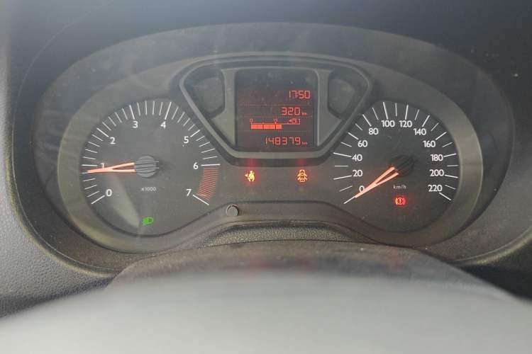 Used Citroen Elysee 2015 Zhishang Edition 1.6L Manual Fashion Model Odometer Close Up