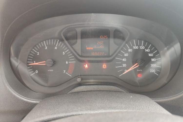 Used Citroen Elysee 2015 Zhishang Edition 1.6L Manual Fashion Model Odometer Close Up