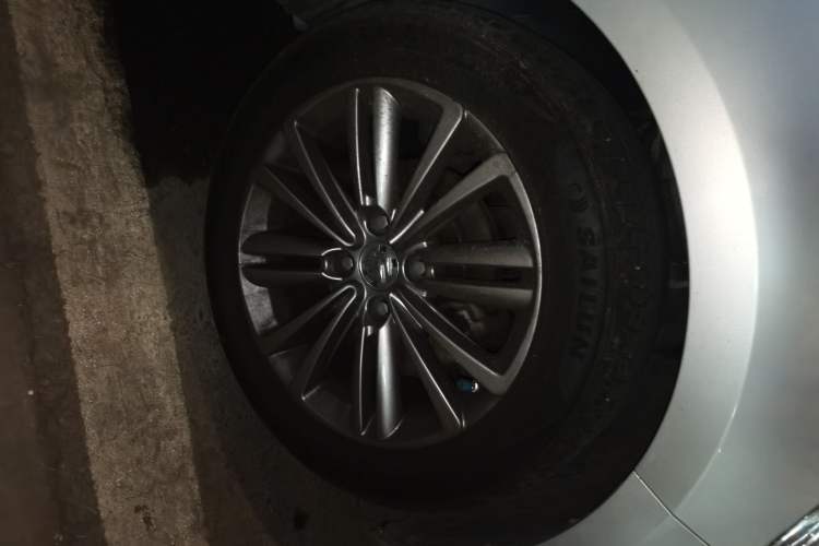 Used Citroen Elysee 2015 Zhishang Edition 1.6L Manual Fashion Model Right Front Wheel Hub