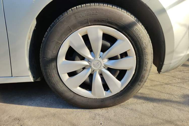 Used Citroen Elysee 2015 Zhishang Edition 1.6L Manual Fashion Model Right Front Wheel Hub
