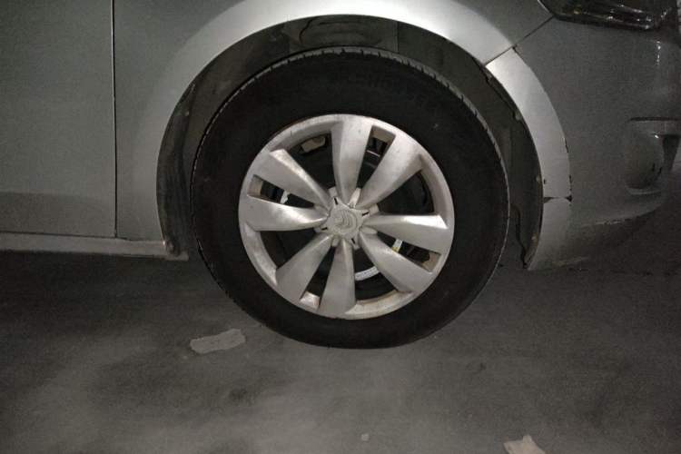 Used Citroen Elysee 2015 Zhishang Edition 1.6L Manual Fashion Model Right Front Wheel Hub