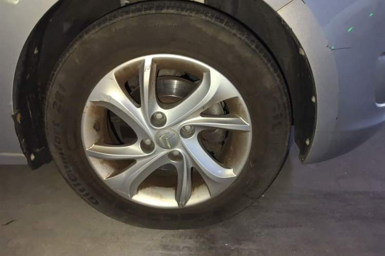 Used Citroen Elysee 2015 Zhishang Edition 1.6L Manual Fashion Model Right Front Wheel Hub