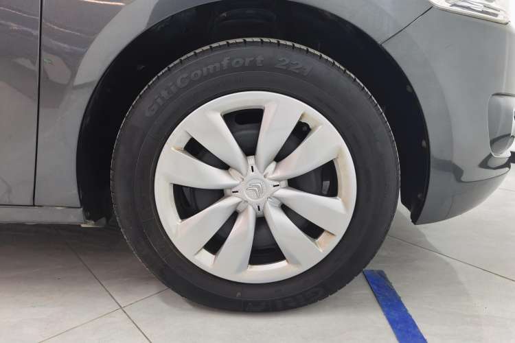Used Citroen Elysee 2015 Zhishang Edition 1.6L Manual Fashion Model Right Front Wheel Hub