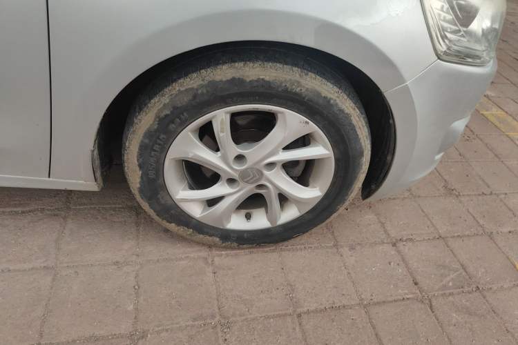 Used Citroen Elysee 2015 Zhishang Edition 1.6L Manual Fashion Model Right Front Wheel Hub