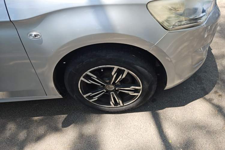 Used Citroen Elysee 2015 Zhishang Edition 1.6L Manual Fashion Model Right Front Wheel Hub