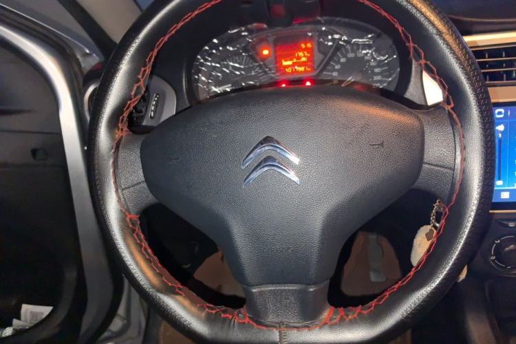 Used Citroen Elysee 2015 Zhishang Edition 1.6L Manual Fashion Model Steering Wheel