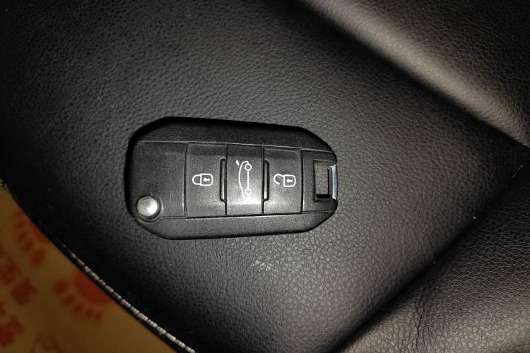Used Citroen Elysee 2015 Qishang Edition 1.6L Automatic Fashion Model Vehicle Key