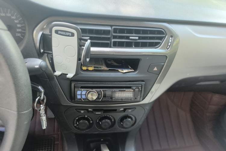 Used Citroen Elysee 2015 Zhishang Edition 1.6L Manual Fashion Model Audio And AC Panel