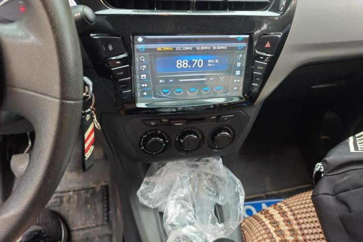 Used Citroen Elysee 2015 Zhishang Edition 1.6L Manual Fashion Model Audio And AC Panel