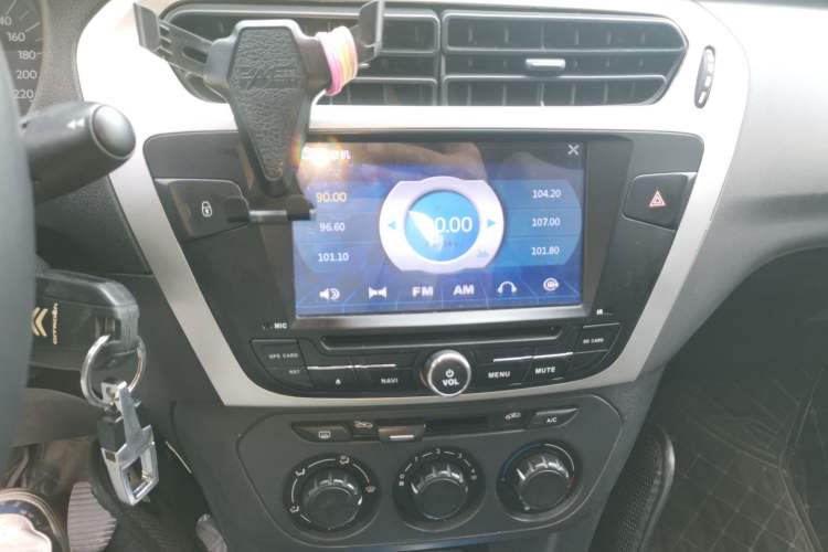 Used Citroen Elysee 2015 Zhishang Edition 1.6L Manual Fashion Model Audio And AC Panel