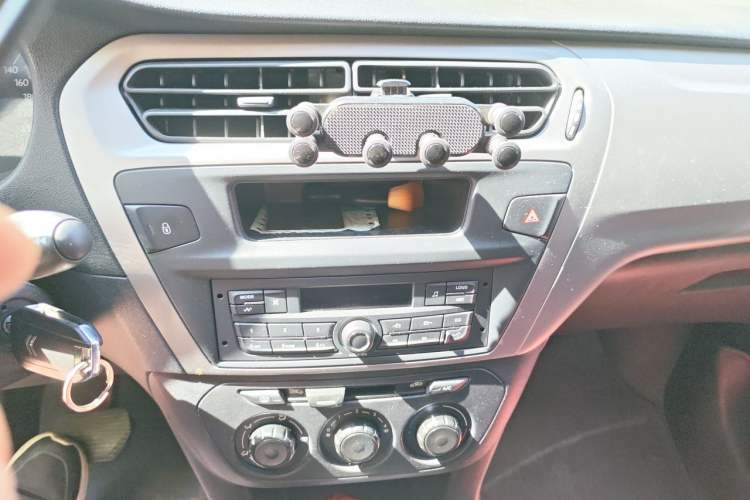 Used Citroen Elysee 2015 Qishang Edition 1.6L Automatic Fashion Model Audio And AC Panel