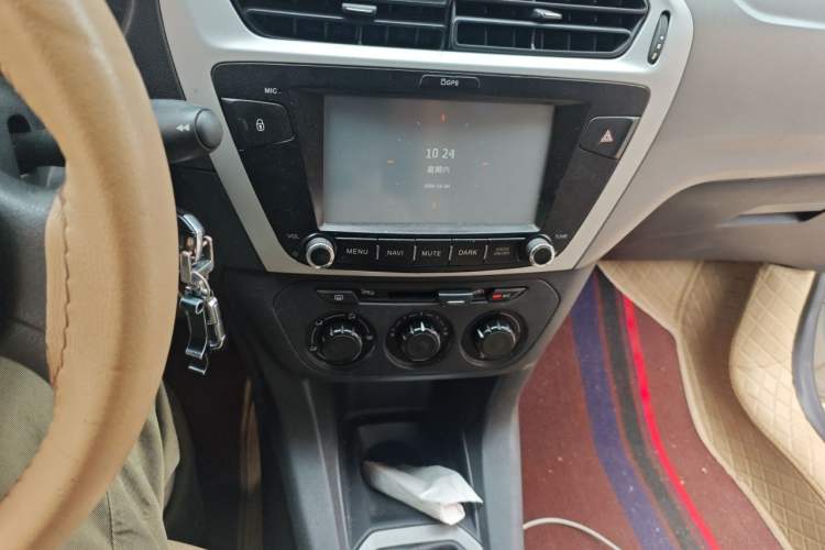Used Citroen Elysee 2015 Zhishang Edition 1.6L Manual Fashion Model Audio And AC Panel