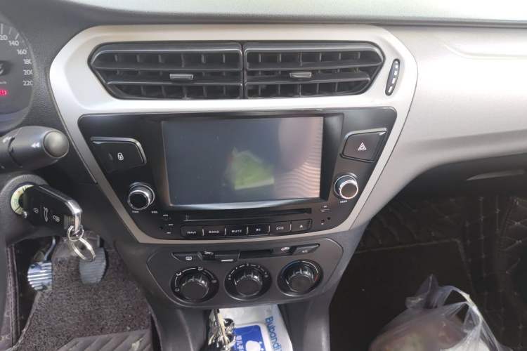 Used Citroen Elysee 2015 Zhishang Edition 1.6L Manual Fashion Model Audio And AC Panel