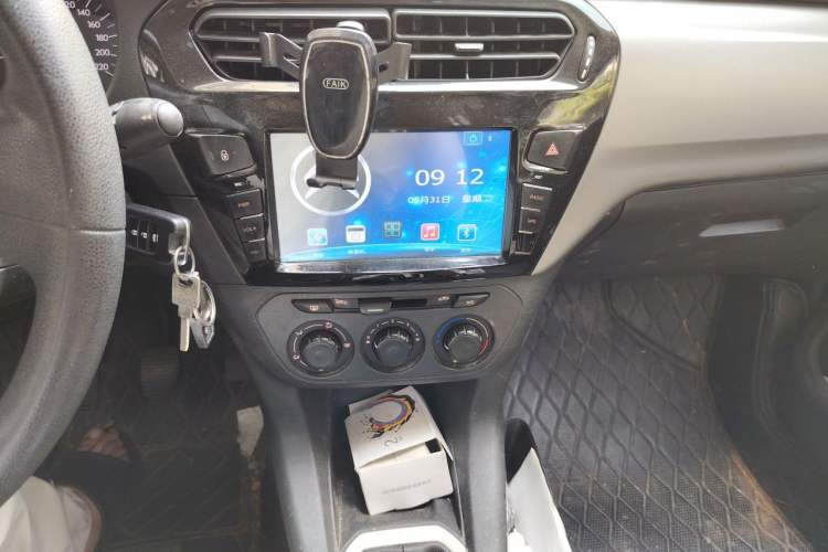 Used Citroen Elysee 2015 Zhishang Edition 1.6L Manual Fashion Model Audio And AC Panel