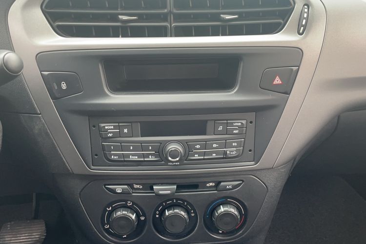 Used Citroen Elysee 2015 Qishang Edition 1.6L Automatic Fashion Model Audio And AC Panel